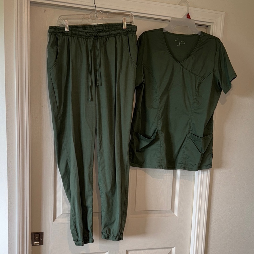 Uniform Advantage Olive Green Scrub Set